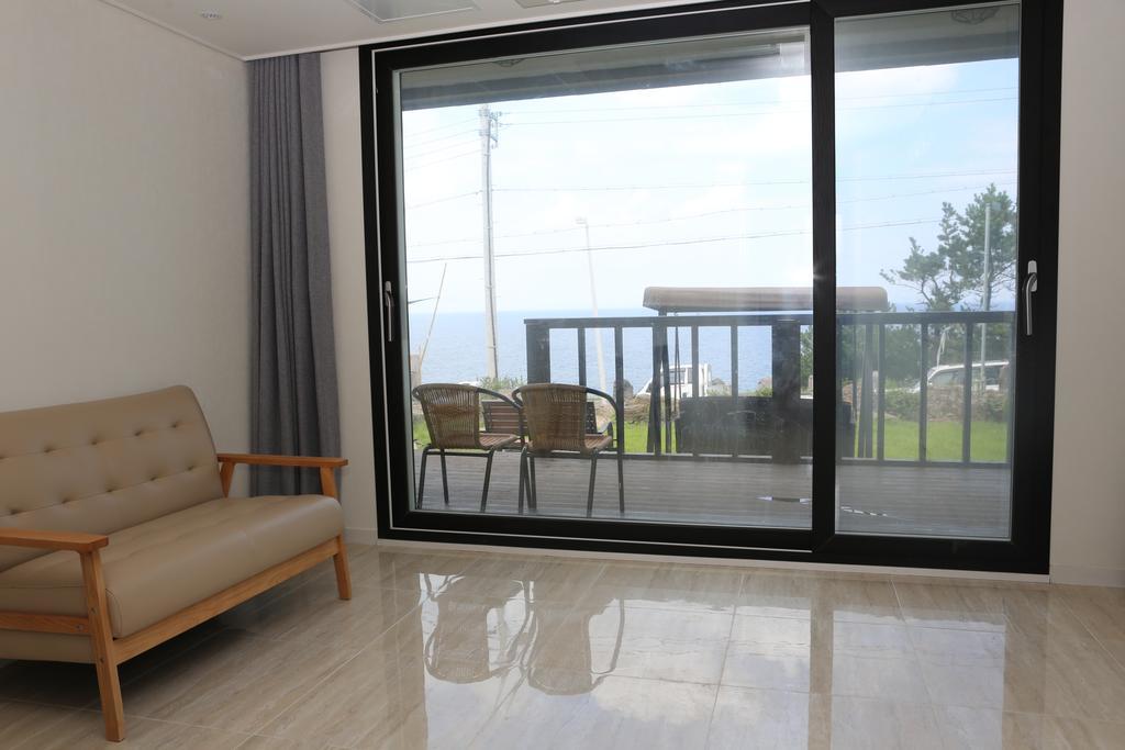 Plumeria Pension Jeju Esterno foto